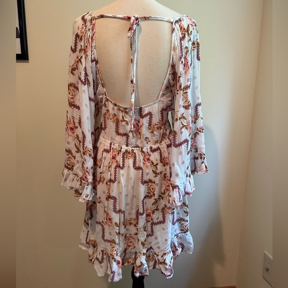 ASOS Design 70s Boho Pink and White Floral Bell Sleeve Ruffle Mini Dress - Picture 9 of 9